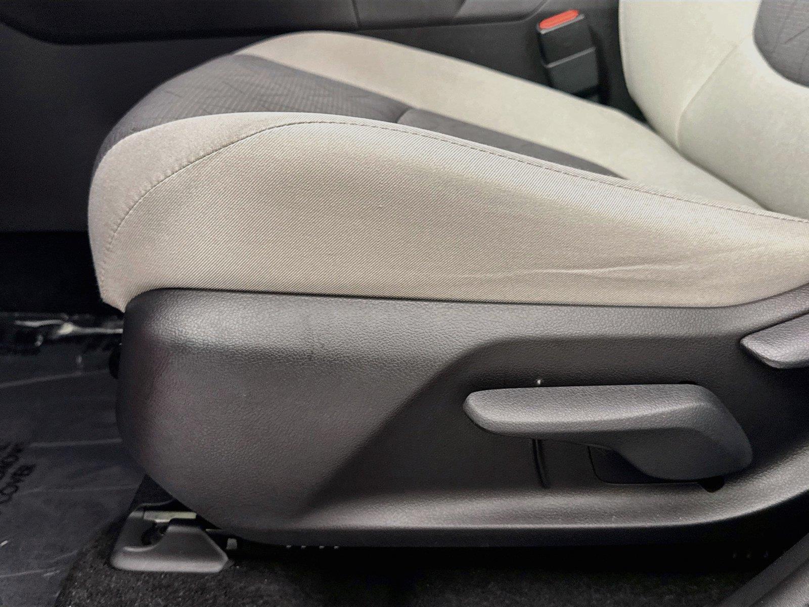2019 Toyota RAV4 XLE photo 26