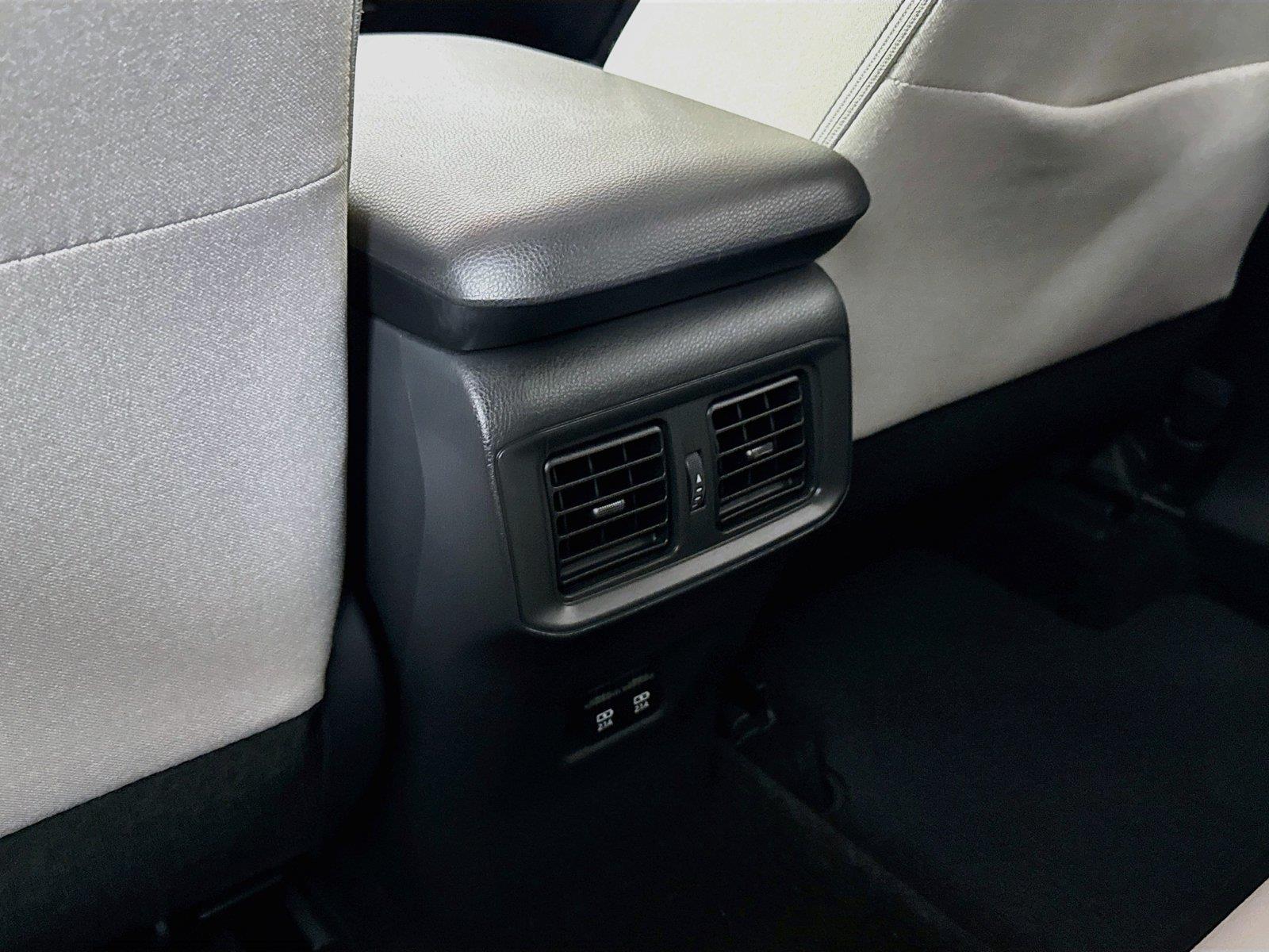 2019 Toyota RAV4 XLE photo 32