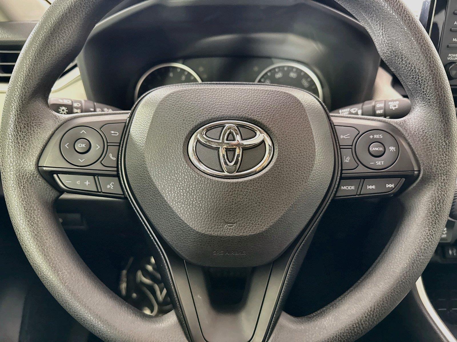 2019 Toyota RAV4 XLE photo 14