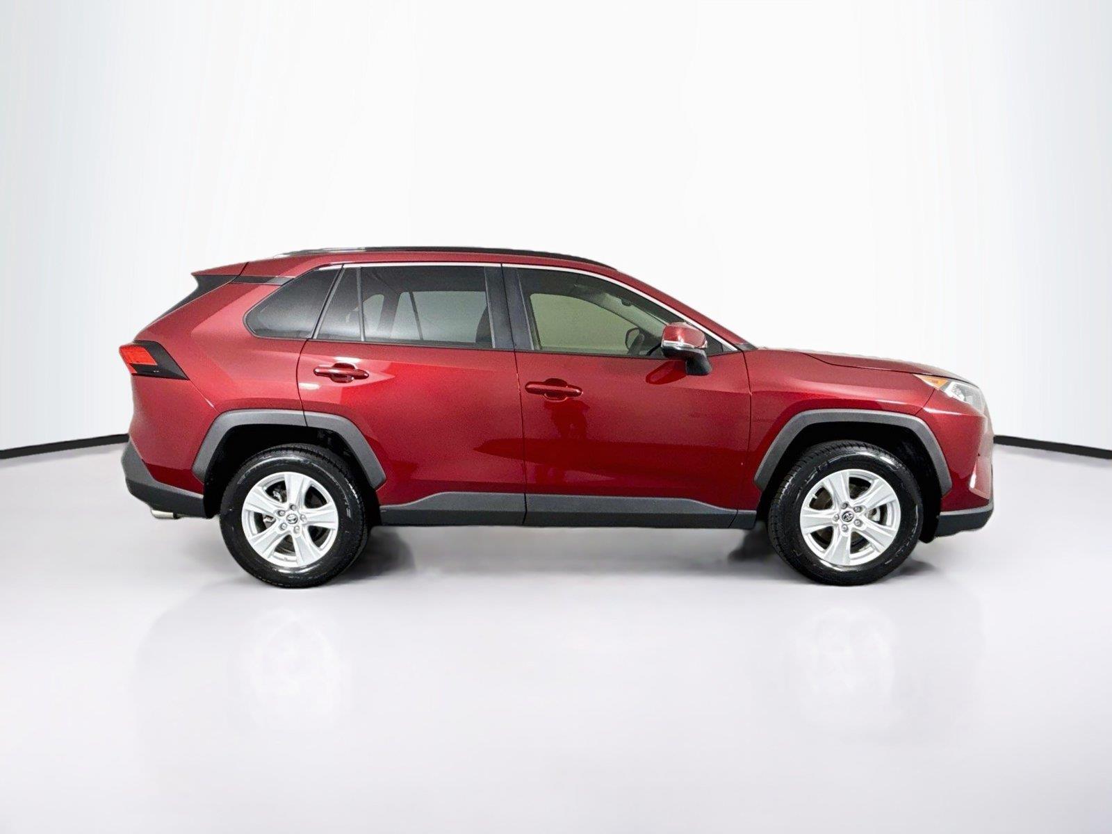 2019 Toyota RAV4 XLE photo 8
