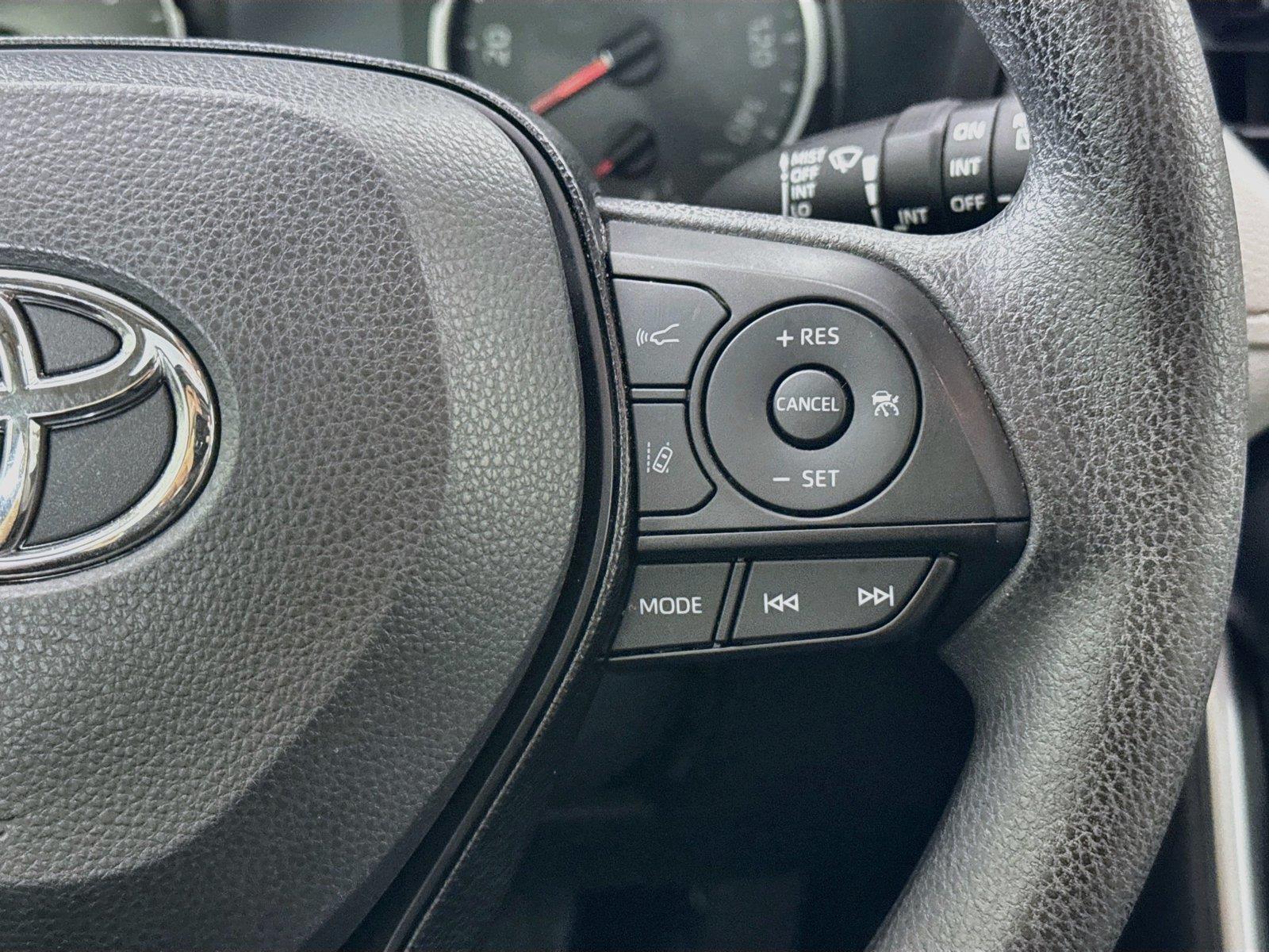 2019 Toyota RAV4 XLE photo 16