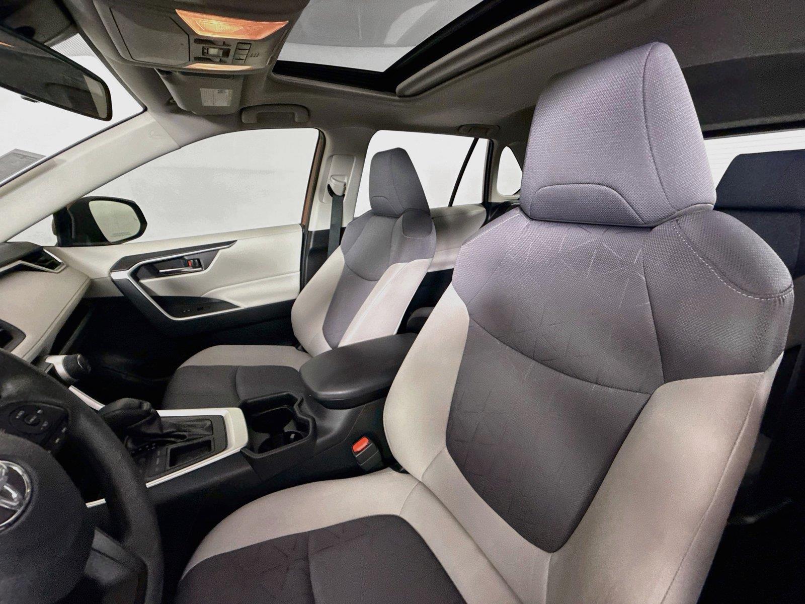 2019 Toyota RAV4 XLE photo 2