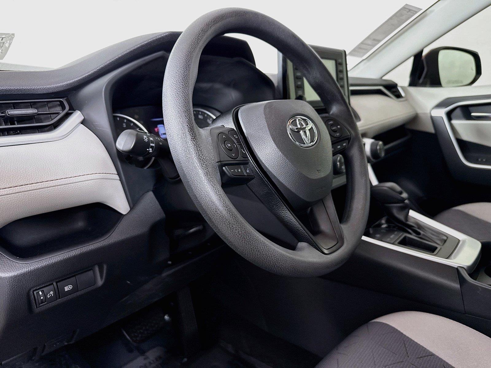 2019 Toyota RAV4 XLE photo 3
