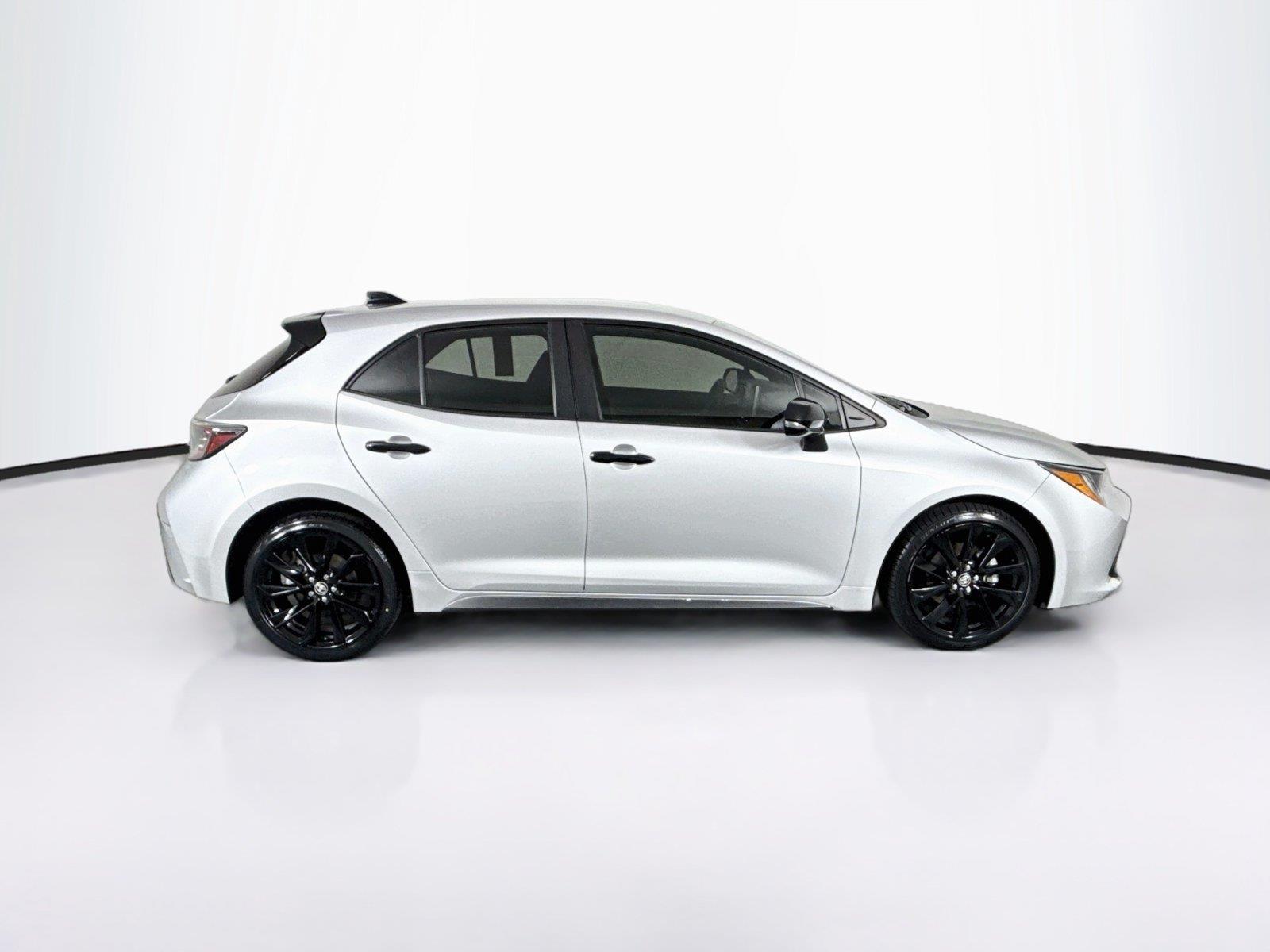 2022 Toyota Corolla Hatchback SE Nightshade Edition photo 8