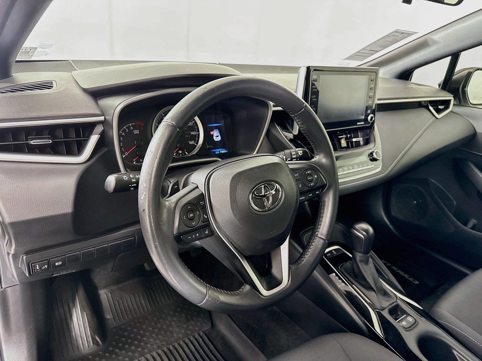 2022 Toyota Corolla Hatchback SE Nightshade Edition photo 3
