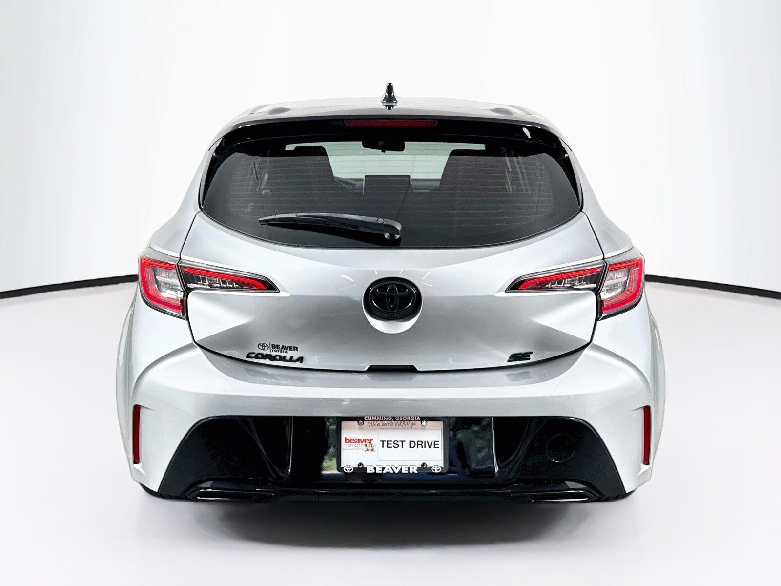 2022 Toyota Corolla Hatchback SE Nightshade Edition photo 9