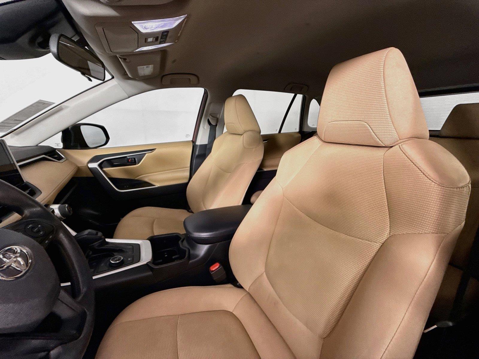 2023 Toyota RAV4 Hybrid LE photo 2
