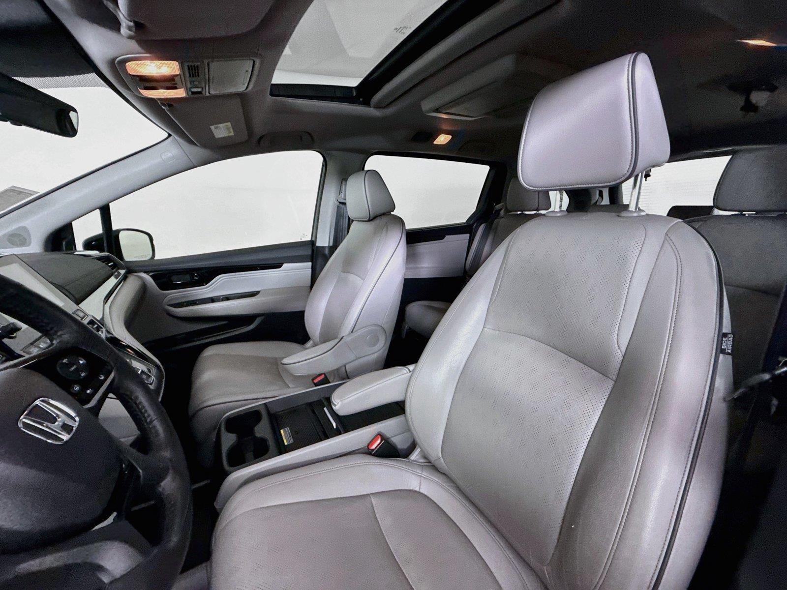 2024 Honda Odyssey Elite photo 2