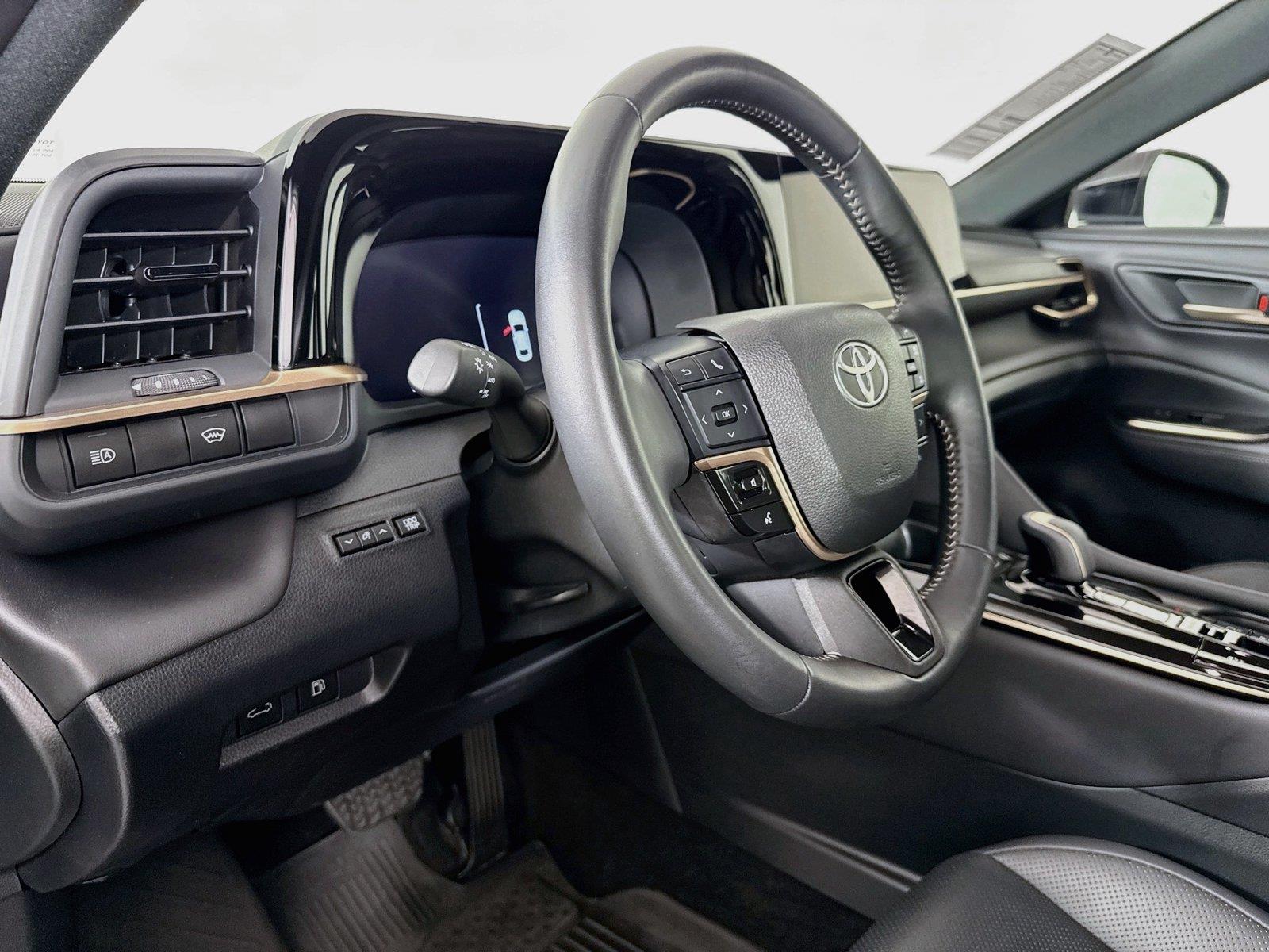 2026 Toyota Crown XLE photo 3