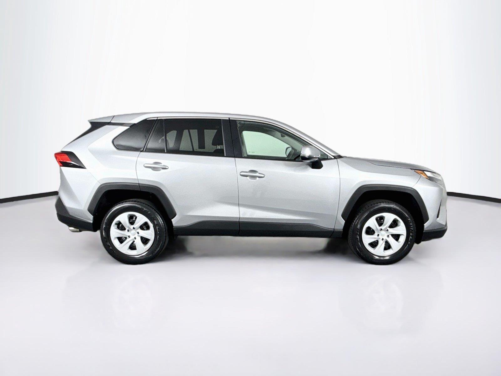 2025 Toyota RAV4 LE photo 9