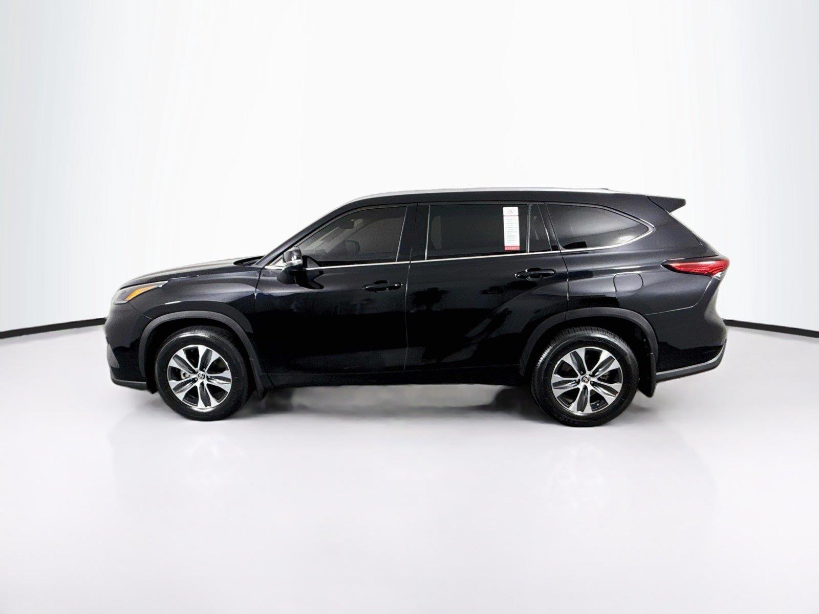 2021 Toyota Highlander XLE photo 12