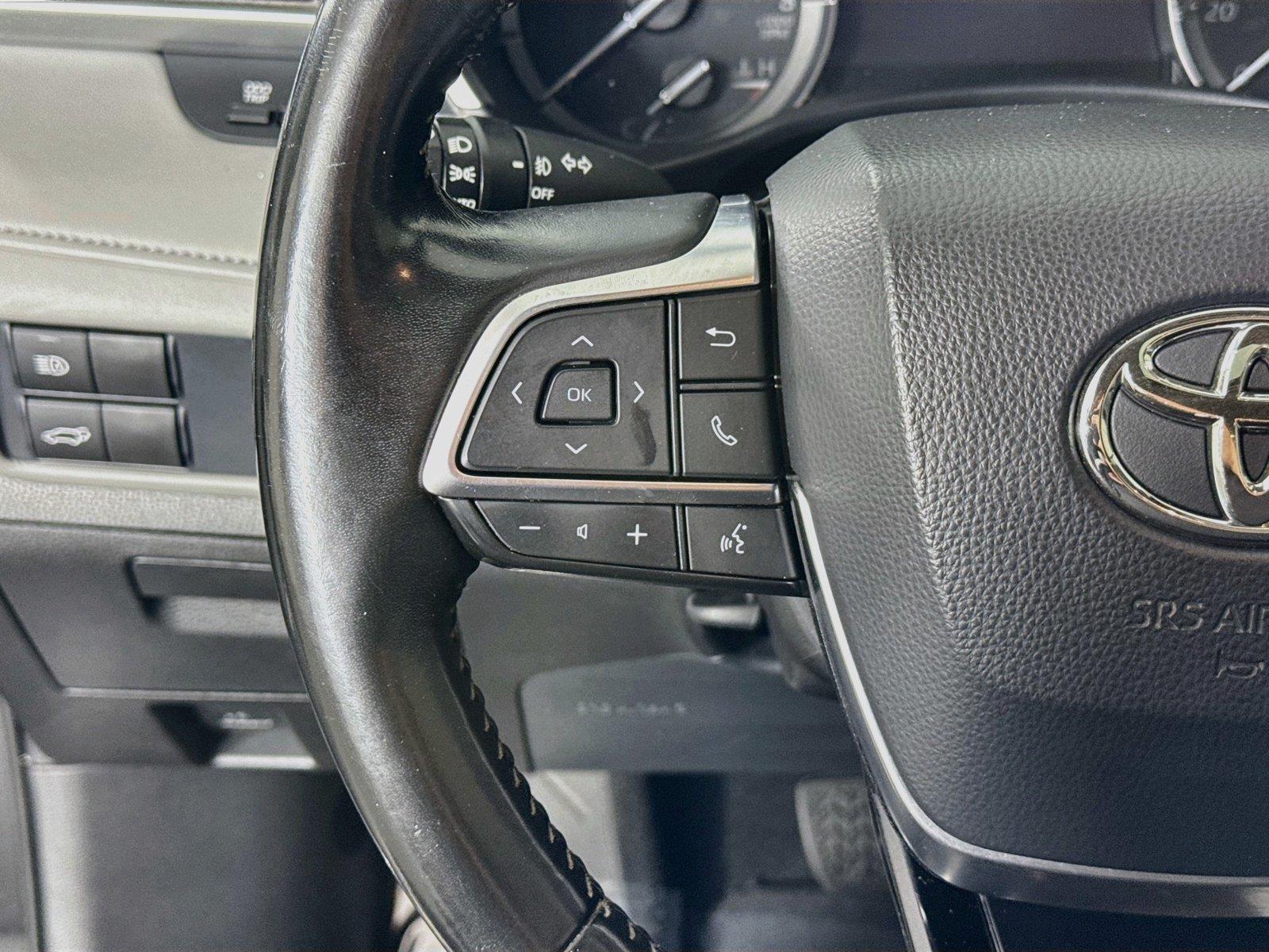 2021 Toyota Highlander XLE photo 15