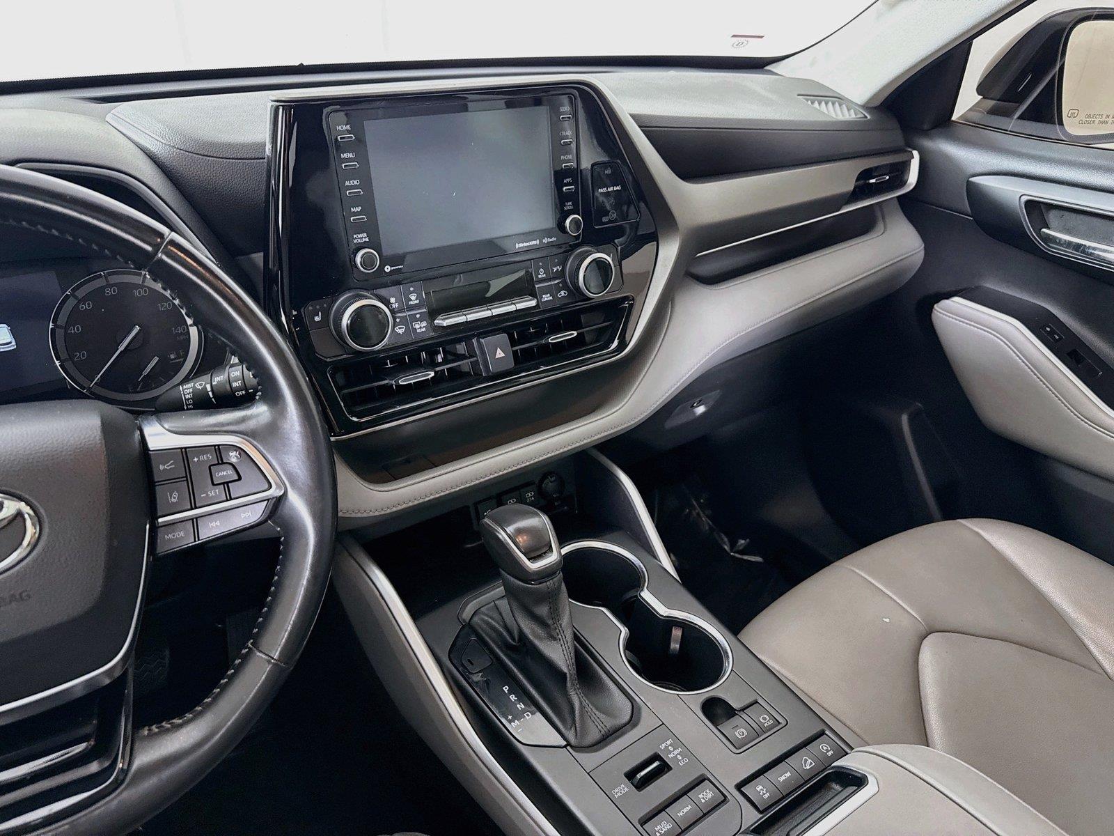 2021 Toyota Highlander XLE photo 32