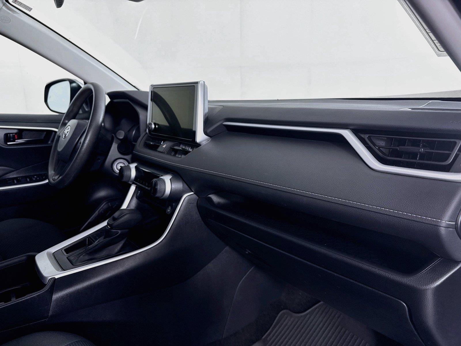2025 Toyota RAV4 LE photo 39