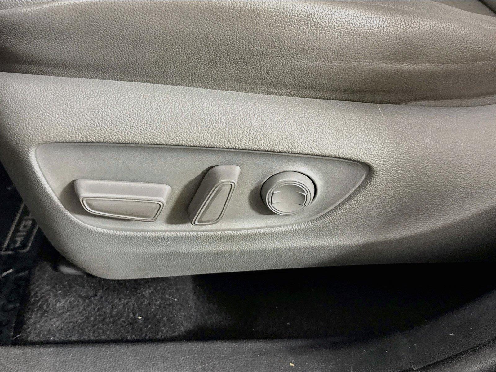 2021 Toyota Highlander XLE photo 29