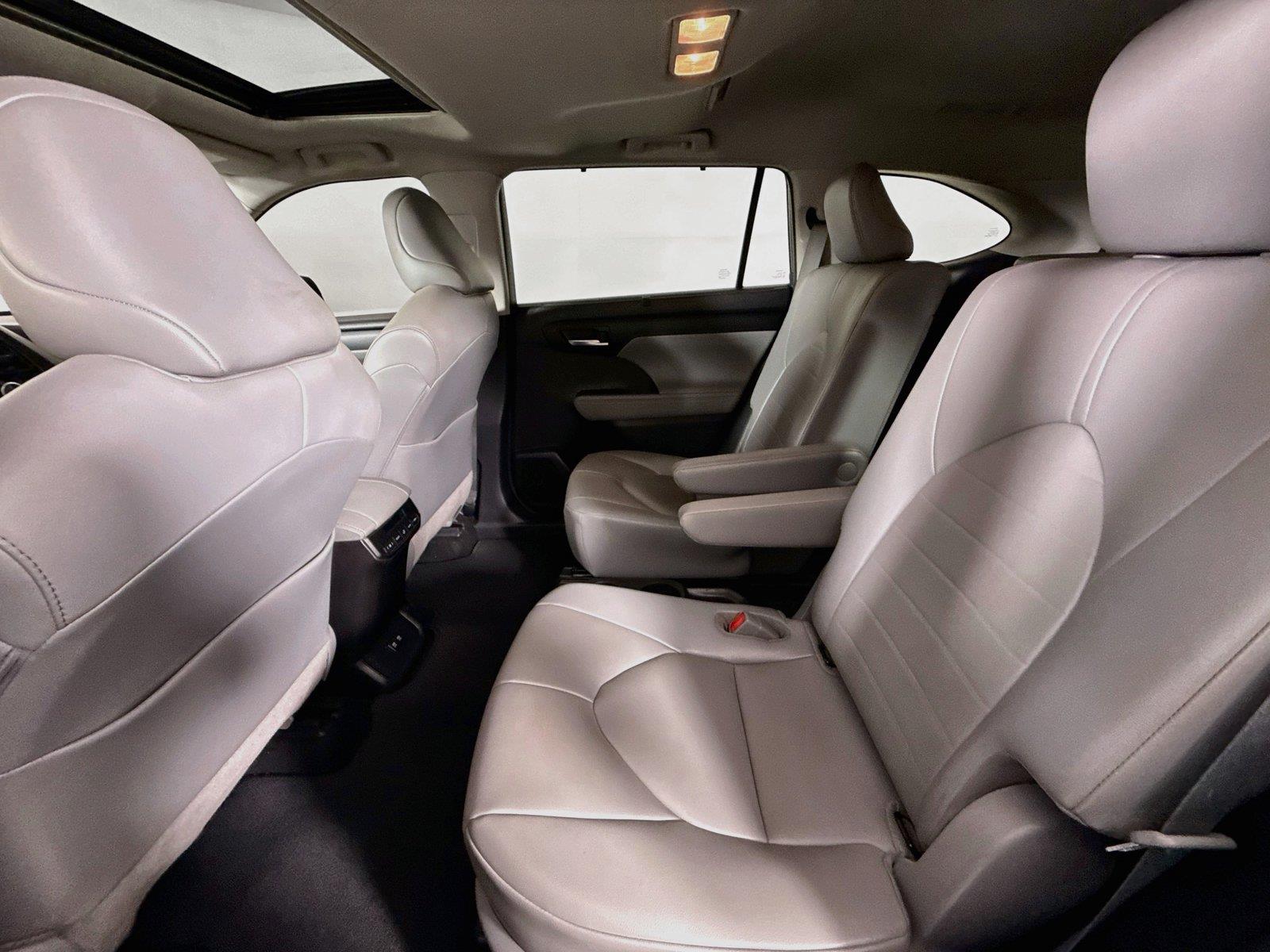2021 Toyota Highlander XLE photo 30