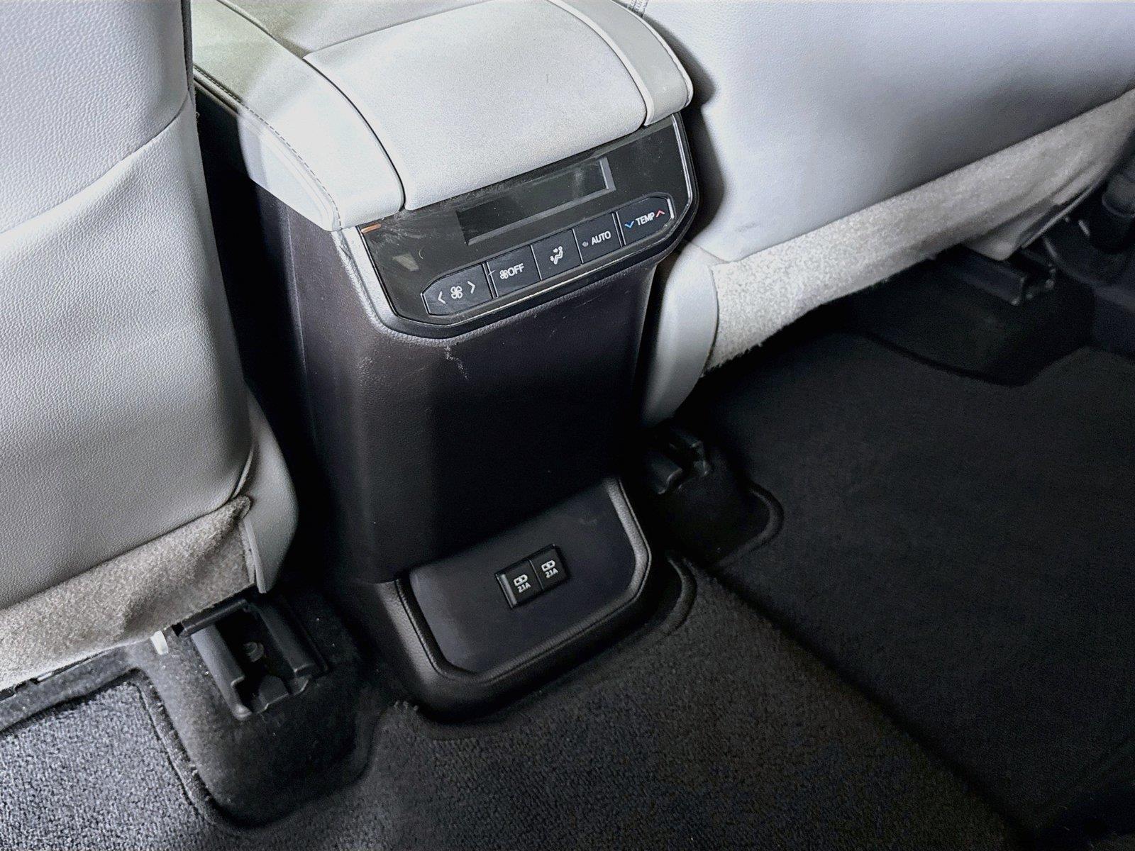 2021 Toyota Highlander XLE photo 35