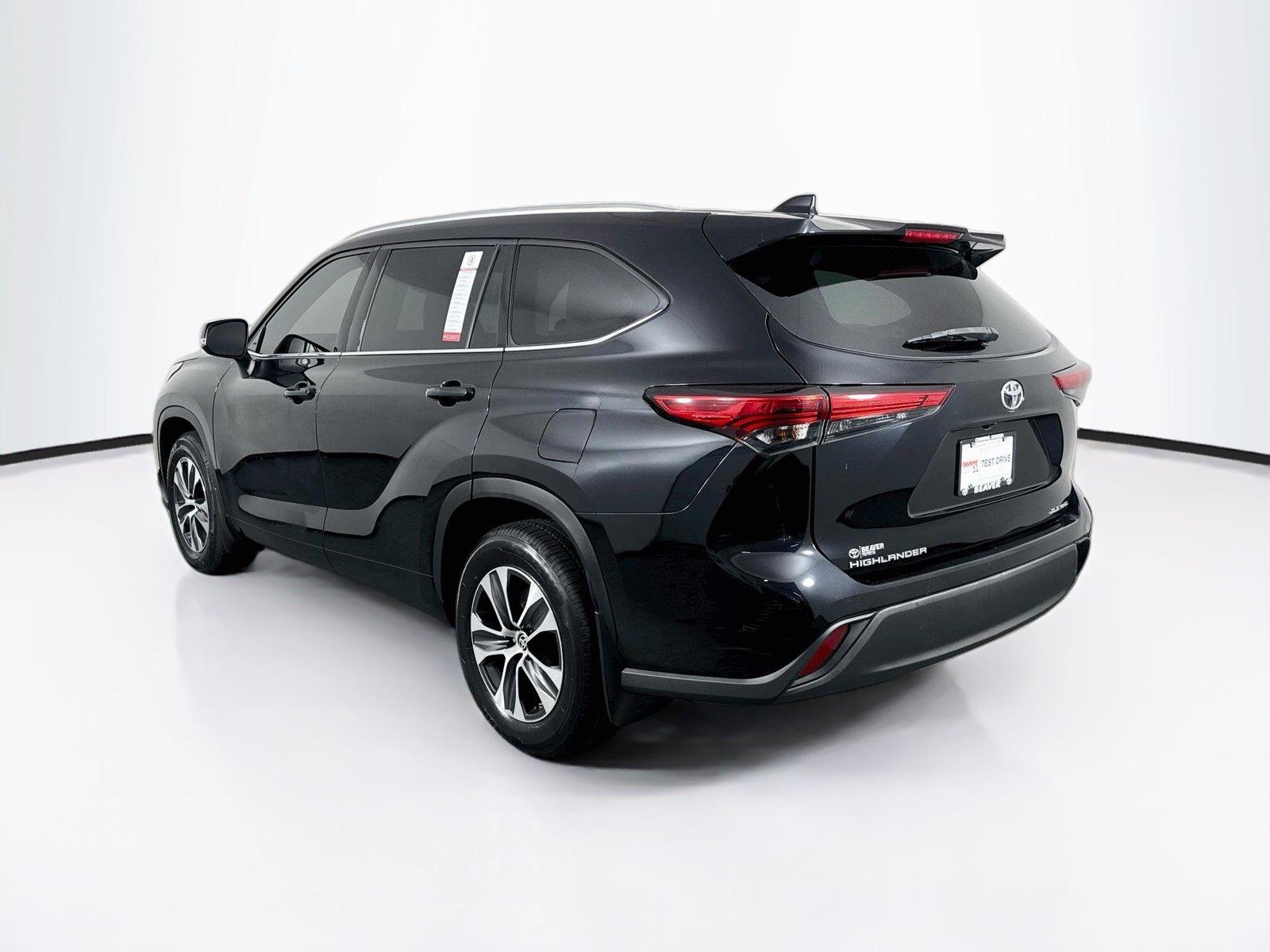 2021 Toyota Highlander XLE photo 11