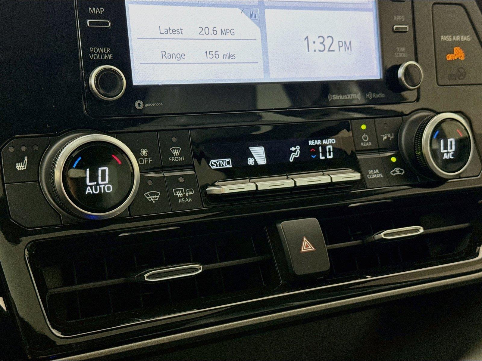 2021 Toyota Highlander XLE photo 24
