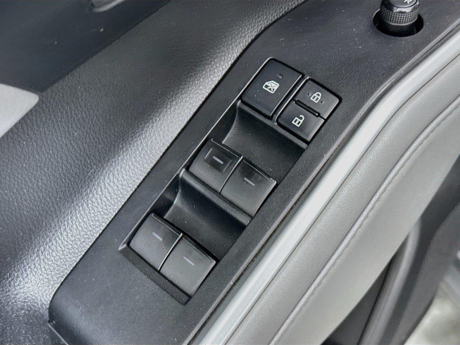 2021 Toyota Highlander XLE photo 28