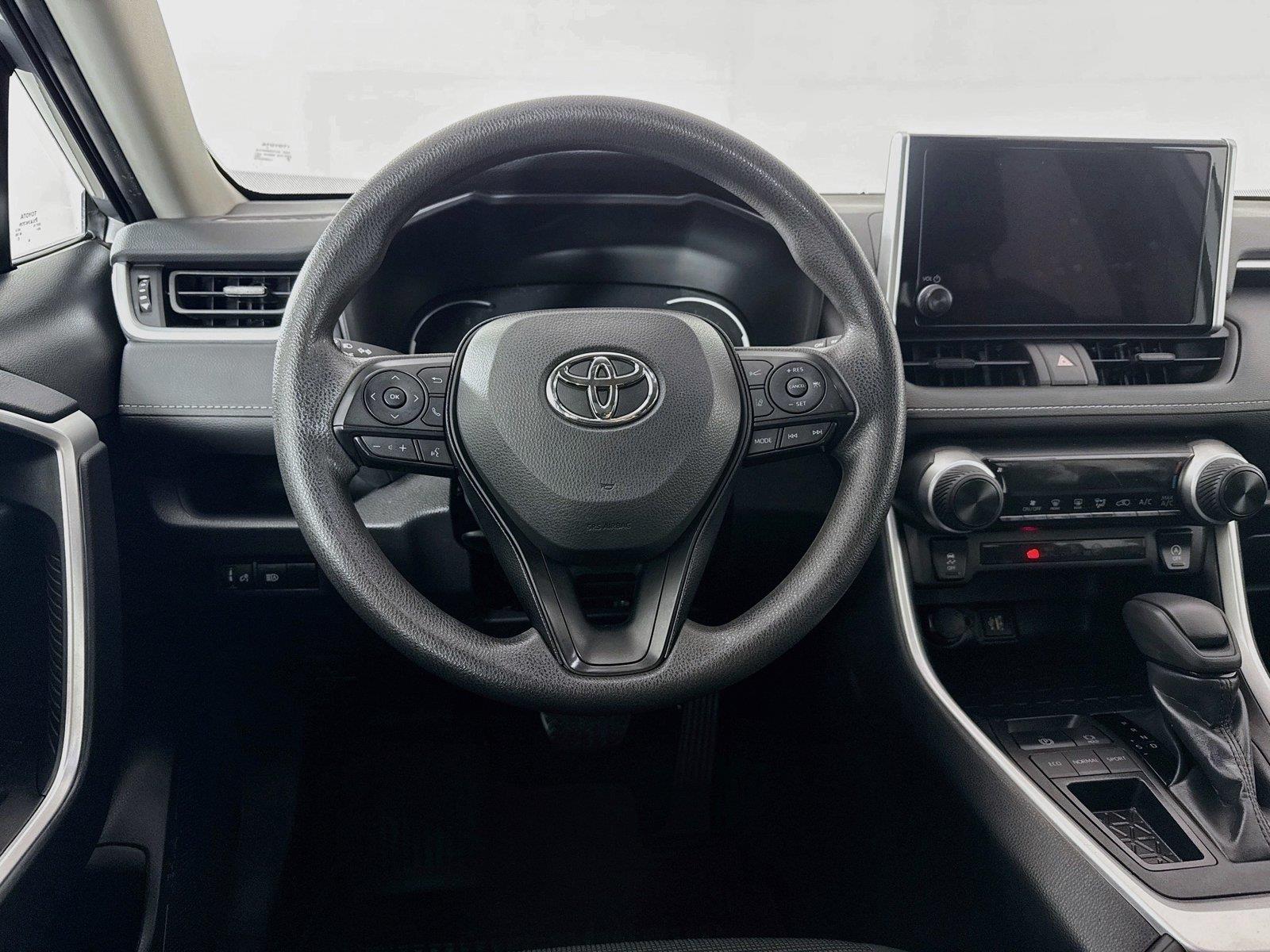2025 Toyota RAV4 LE photo 27
