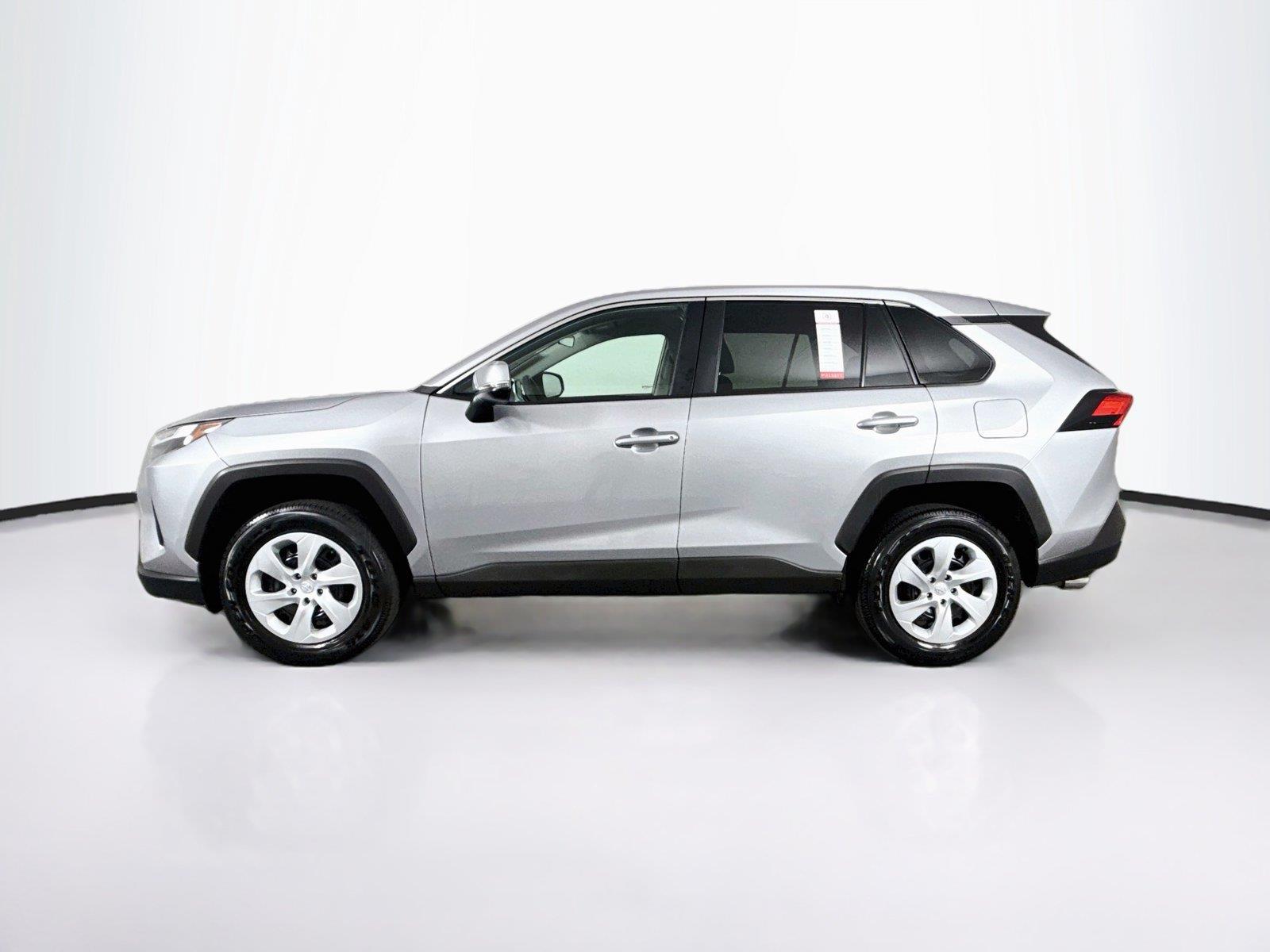 2025 Toyota RAV4 LE photo 12