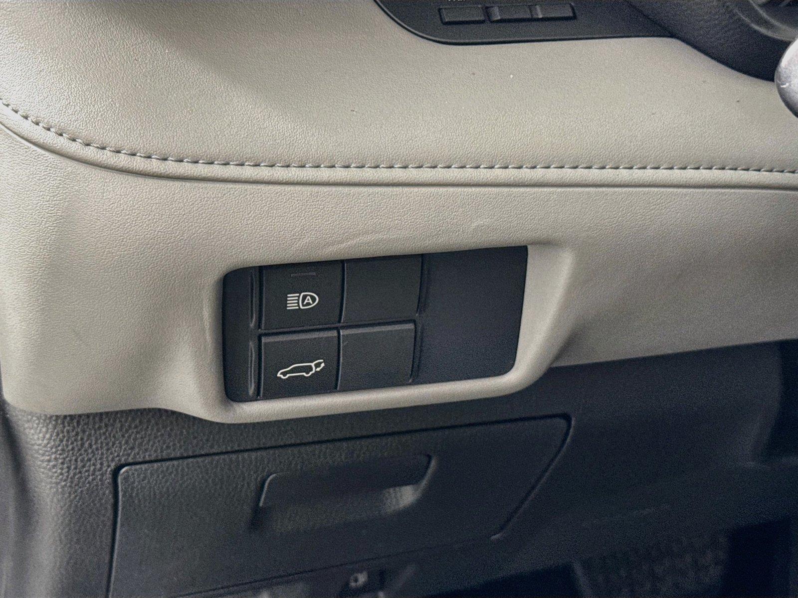 2021 Toyota Highlander XLE photo 13