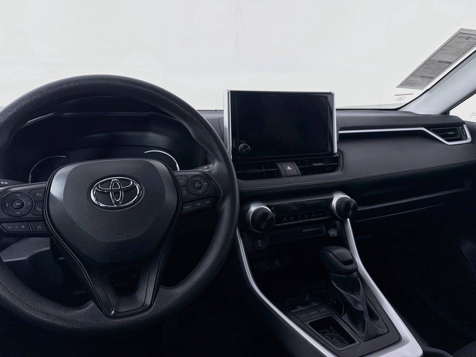 2025 Toyota RAV4 LE photo 28