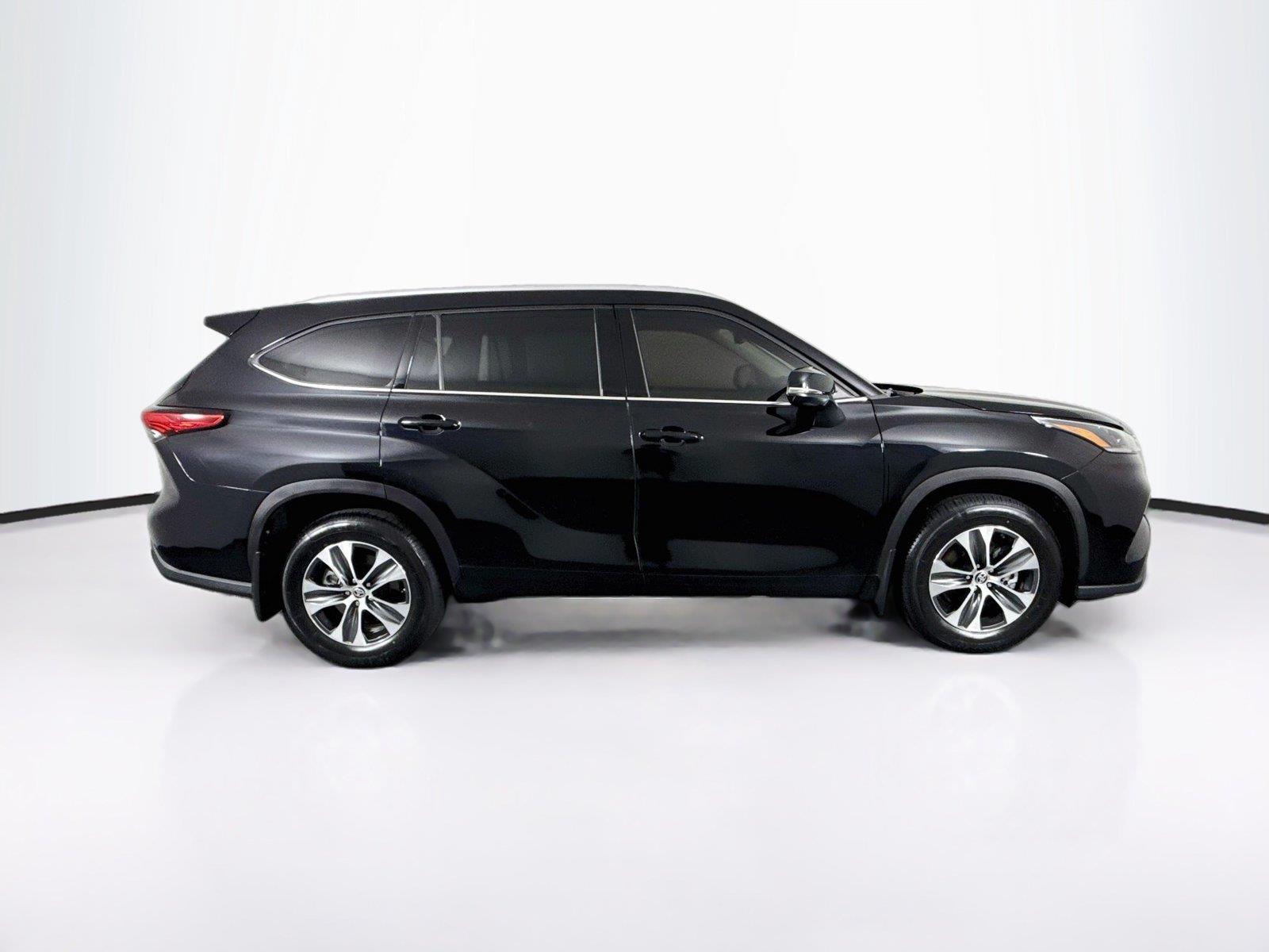 2021 Toyota Highlander XLE photo 9