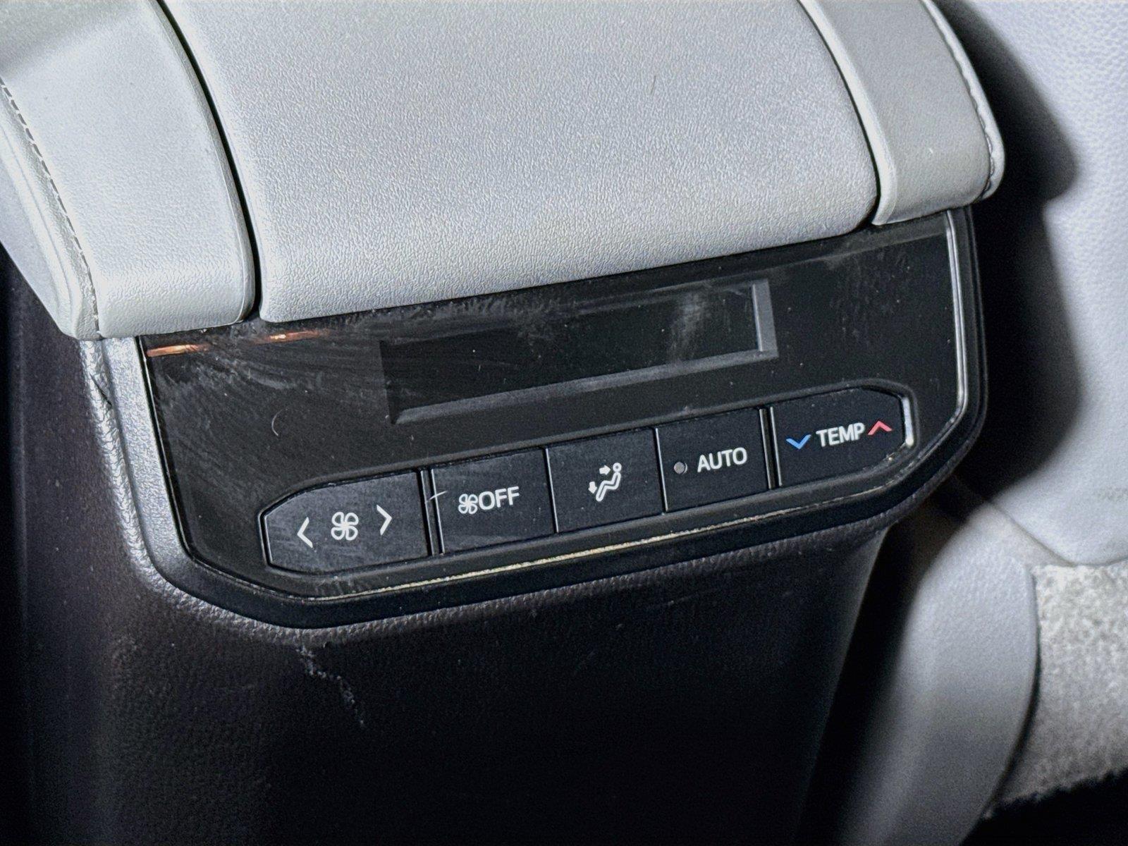 2021 Toyota Highlander XLE photo 36