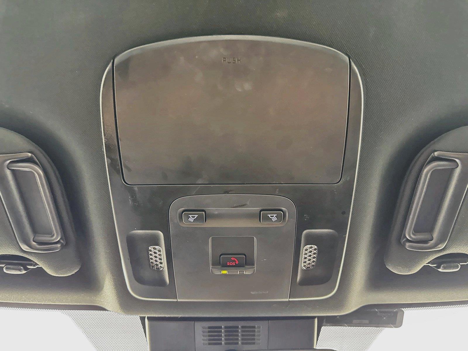 2025 Toyota Camry SE photo 5