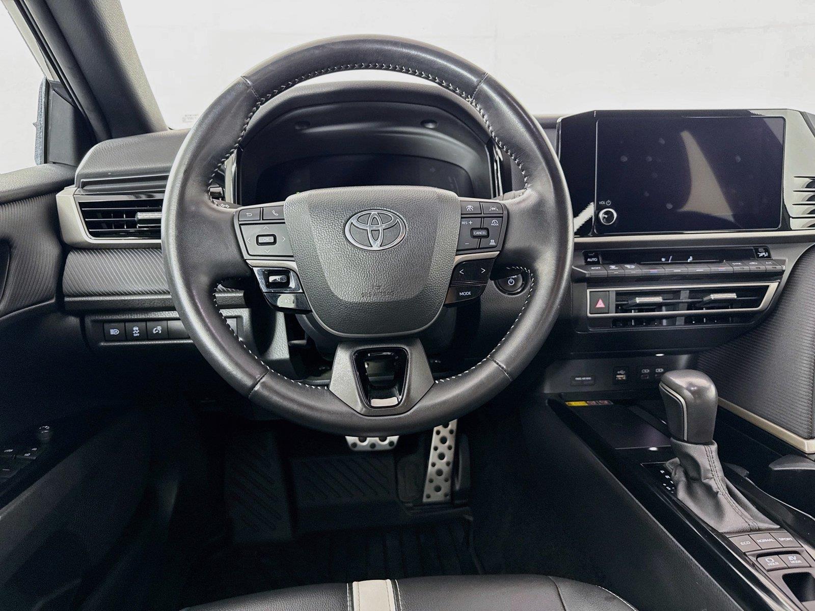 2025 Toyota Camry SE photo 28