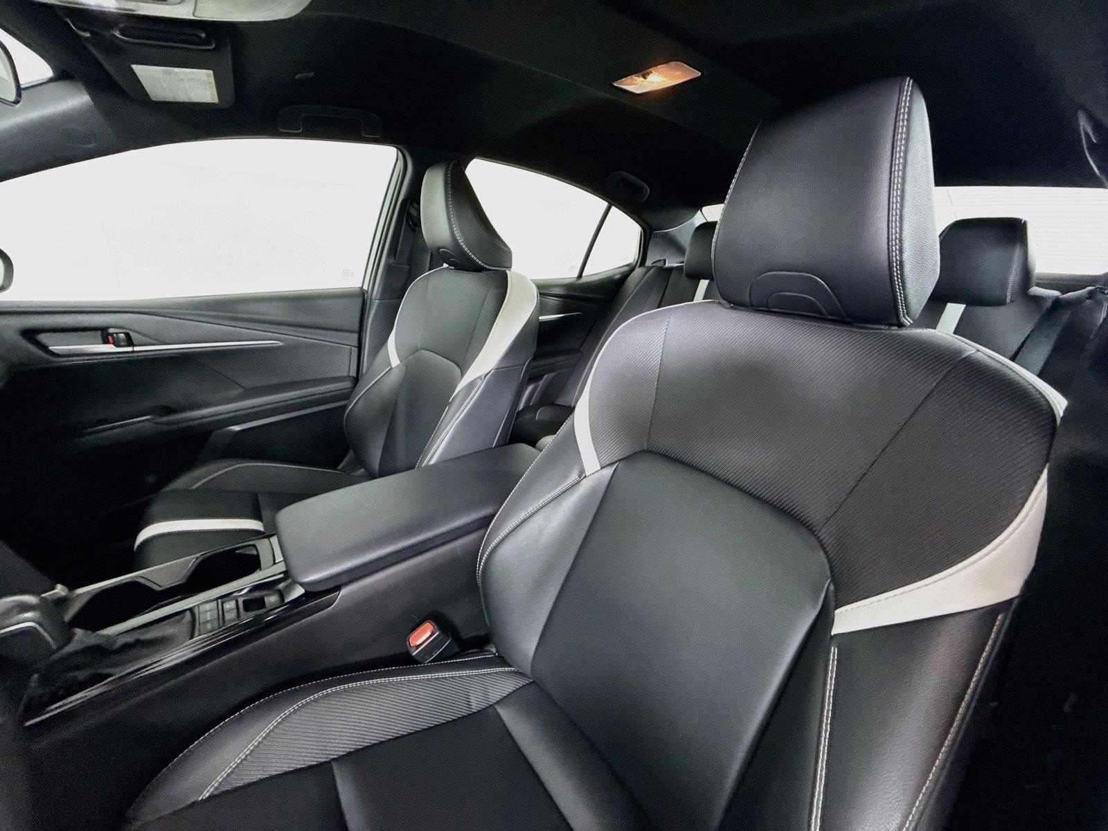 2025 Toyota Camry SE photo 2
