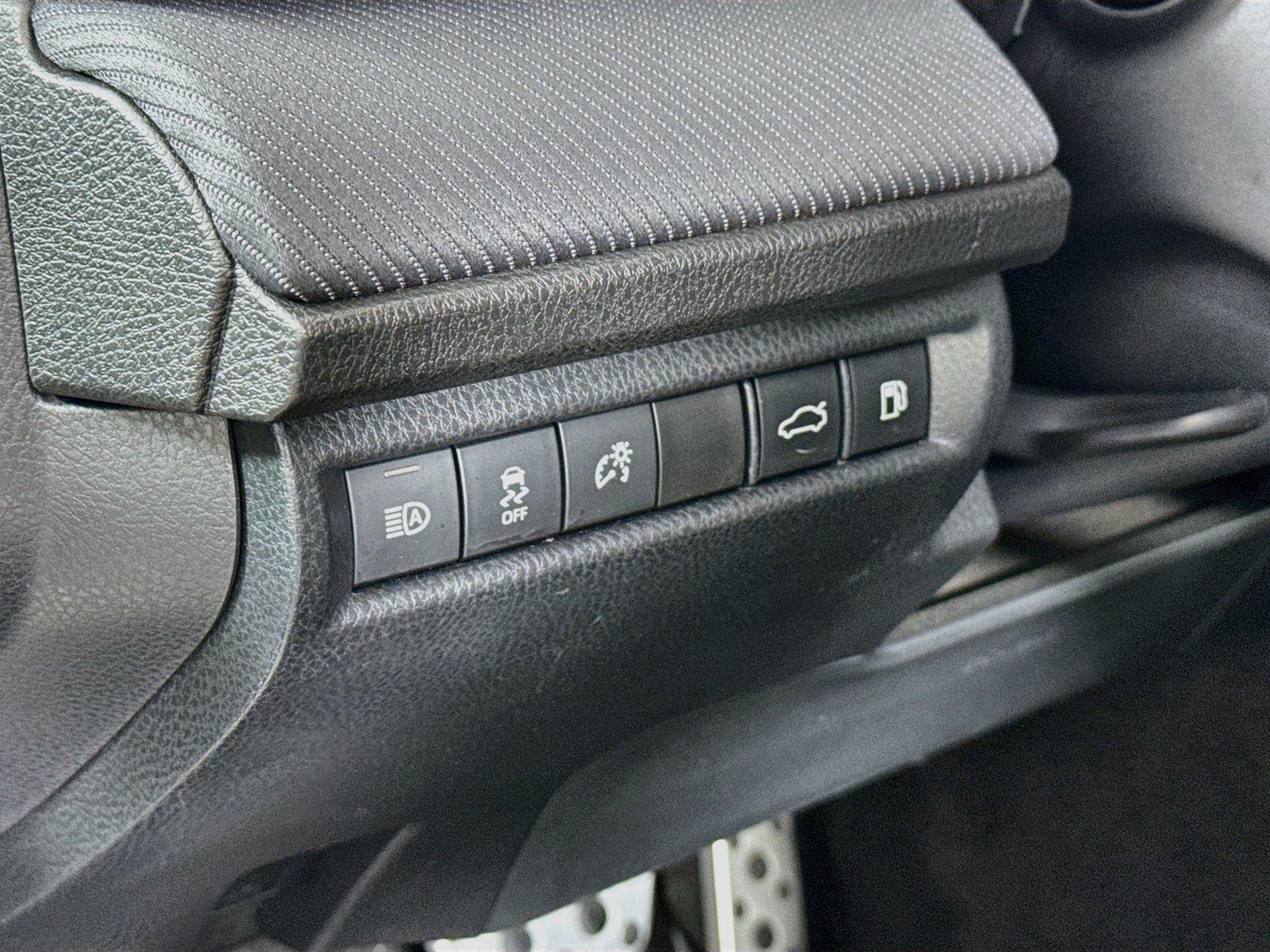 2025 Toyota Camry SE photo 14