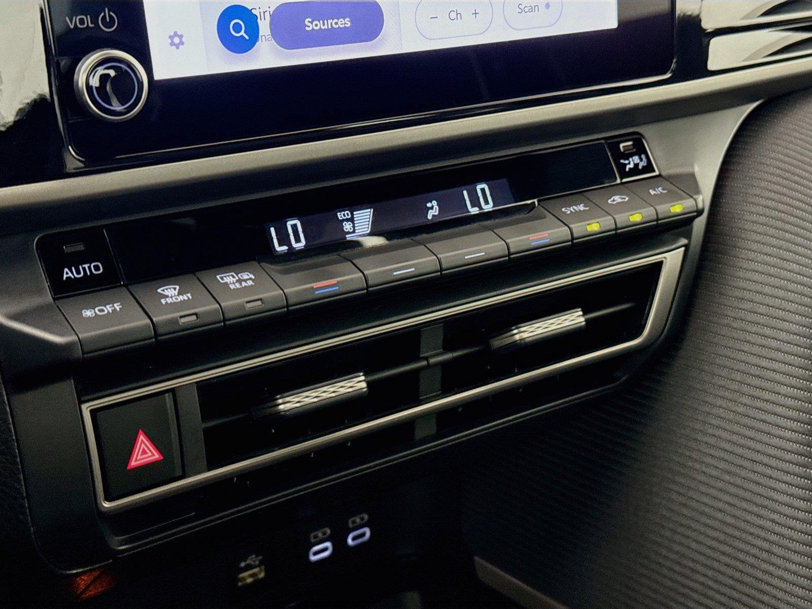 2025 Toyota Camry SE photo 23