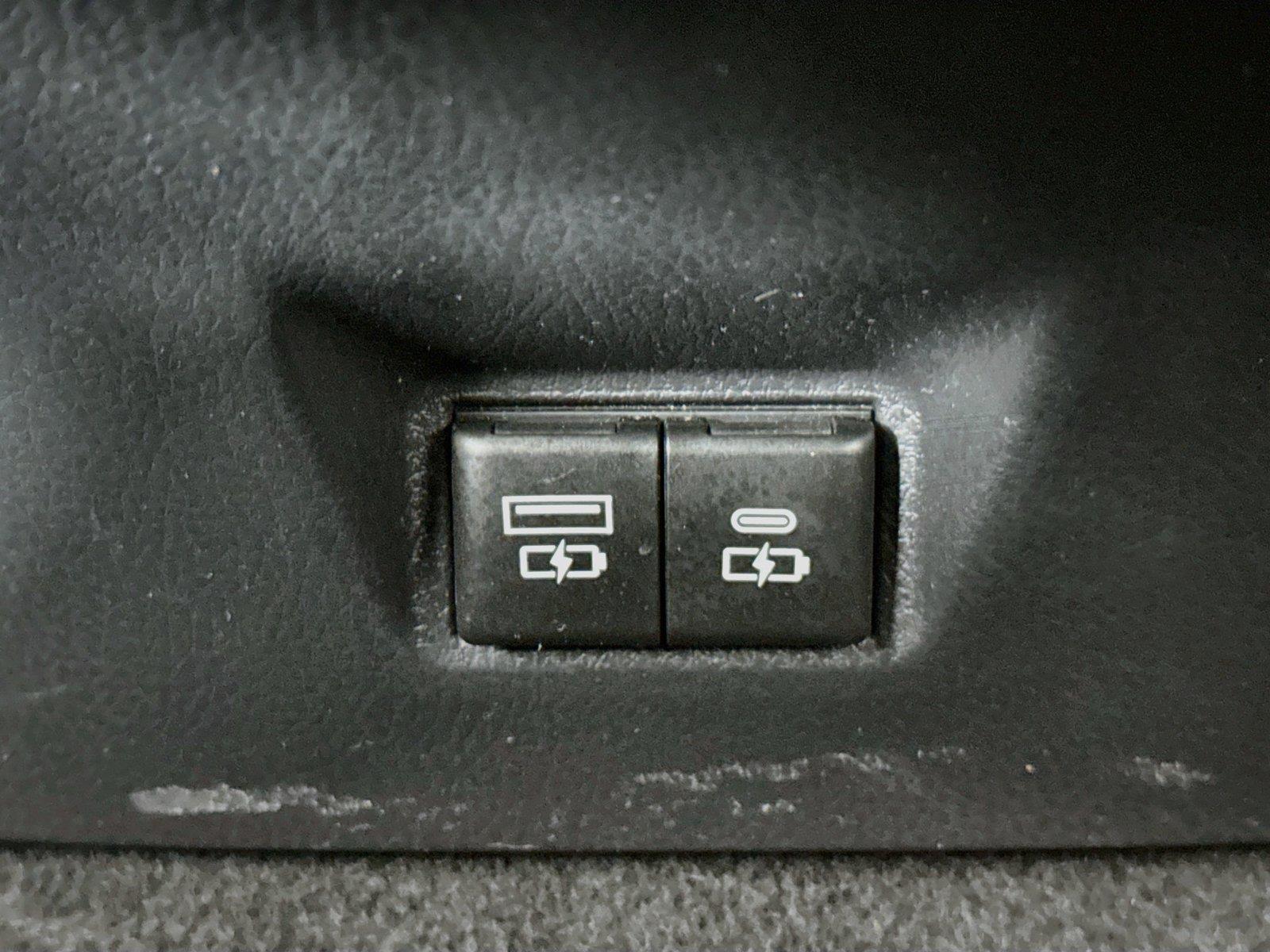 2025 Toyota Camry SE photo 34