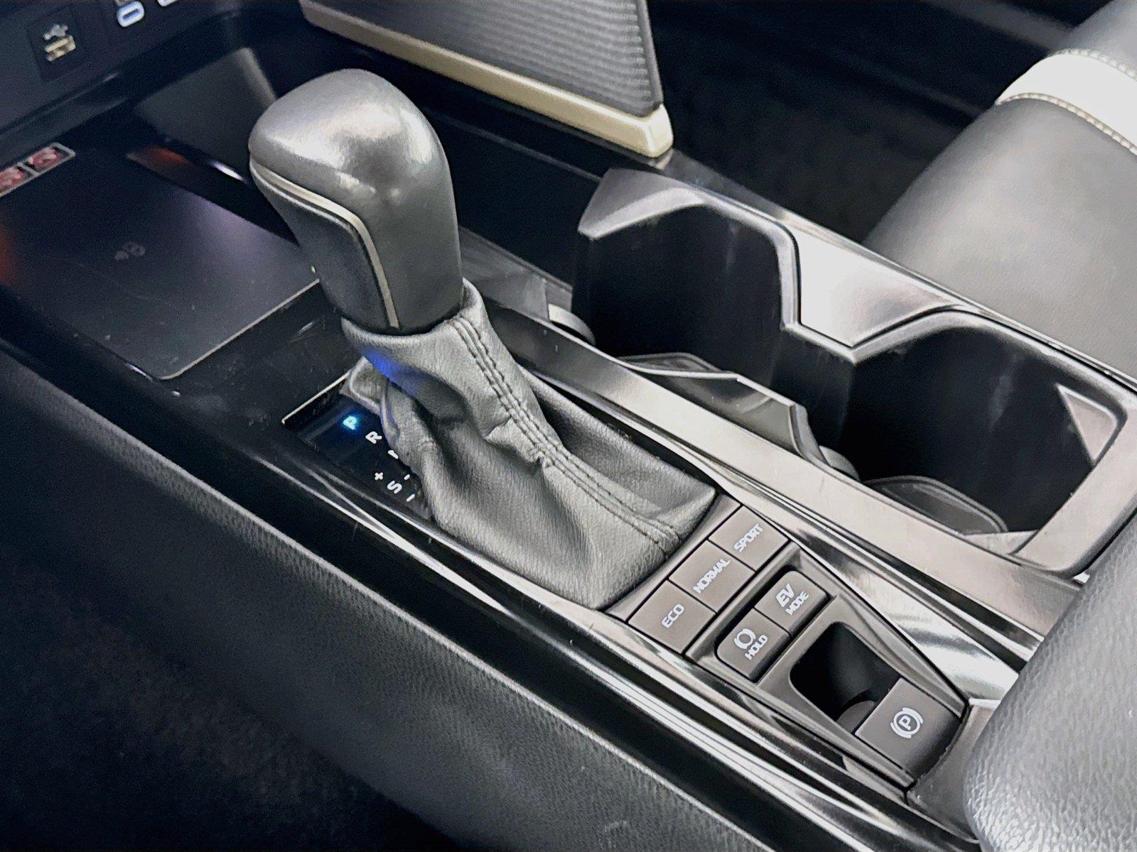 2025 Toyota Camry SE photo 24