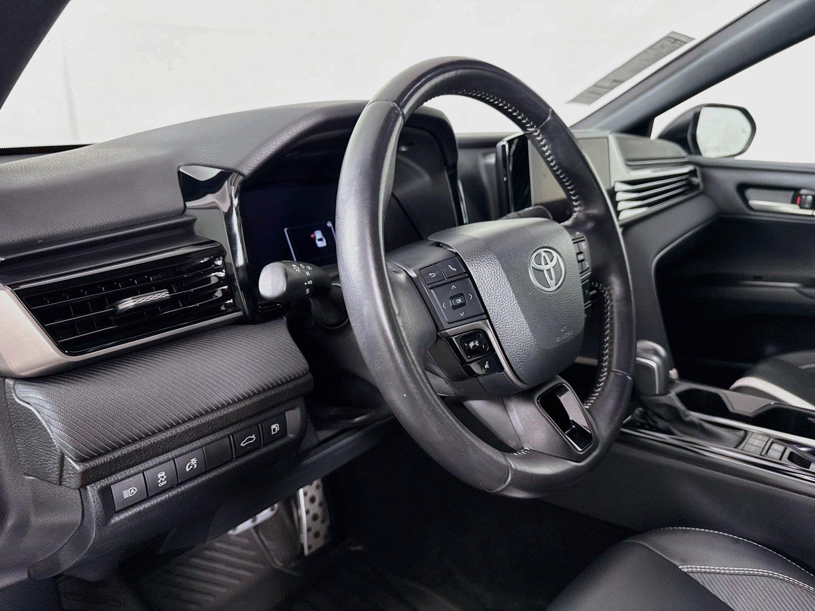 2025 Toyota Camry SE photo 3