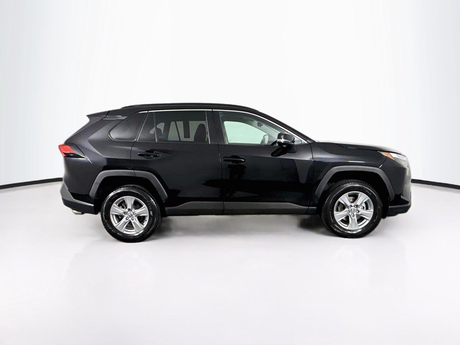 2024 Toyota RAV4 XLE photo 9