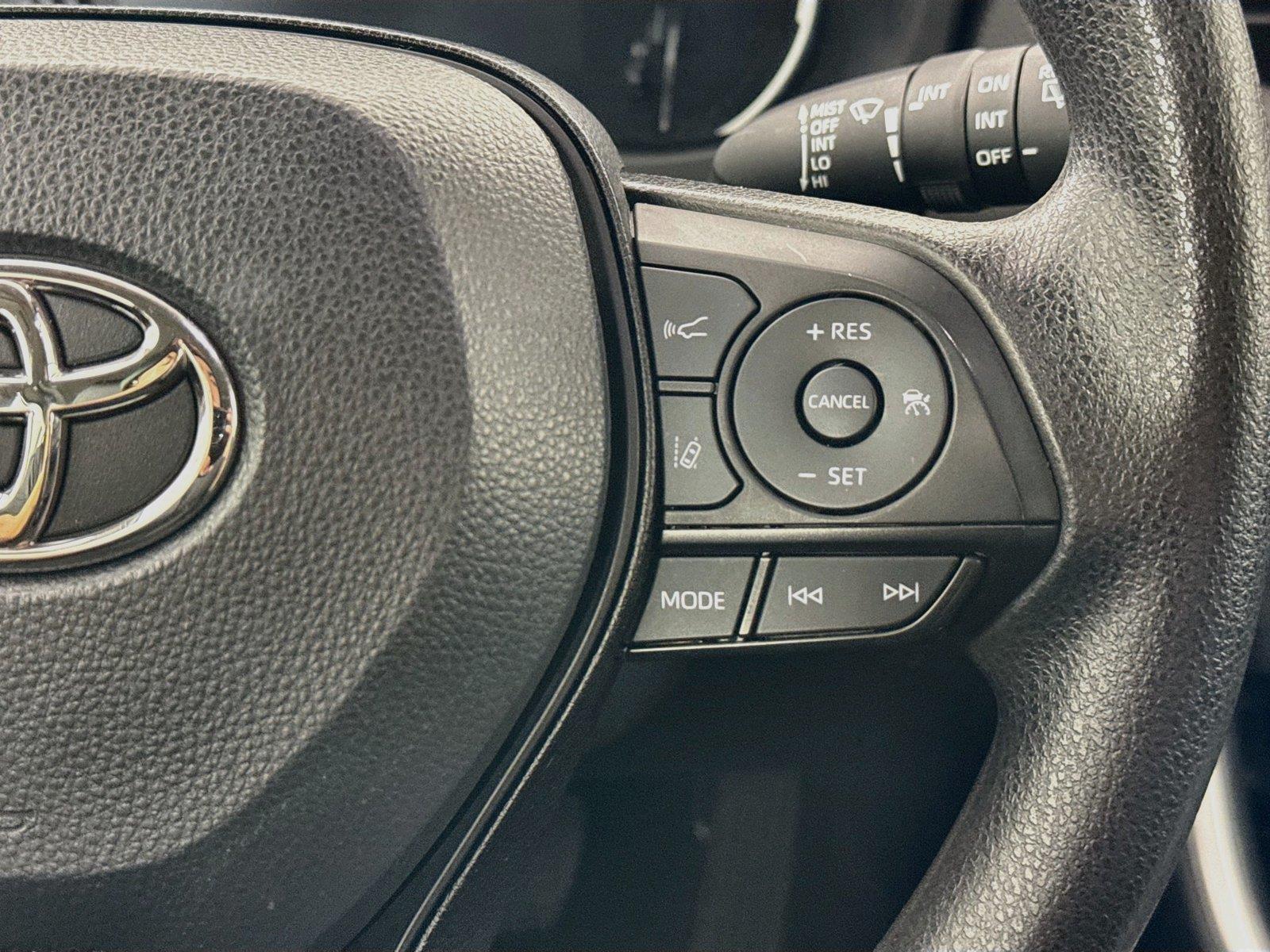 2024 Toyota RAV4 XLE photo 17