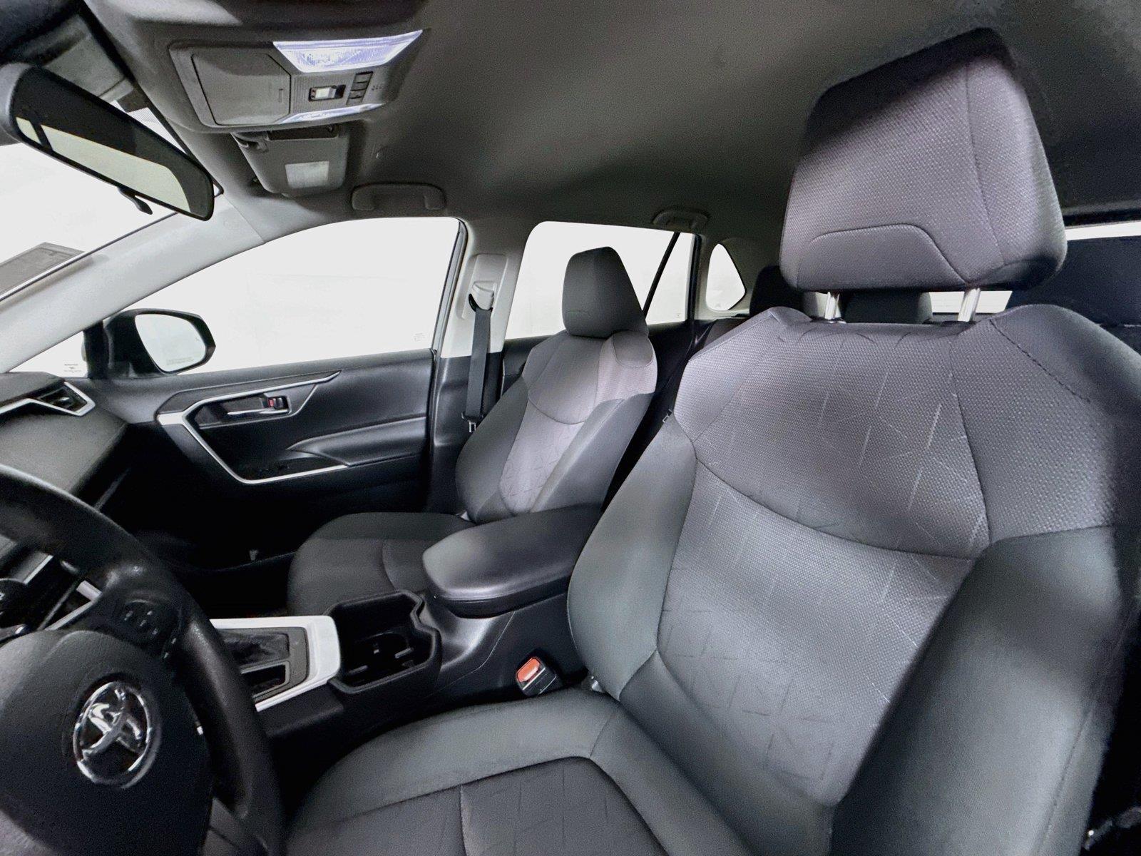 2024 Toyota RAV4 XLE photo 2