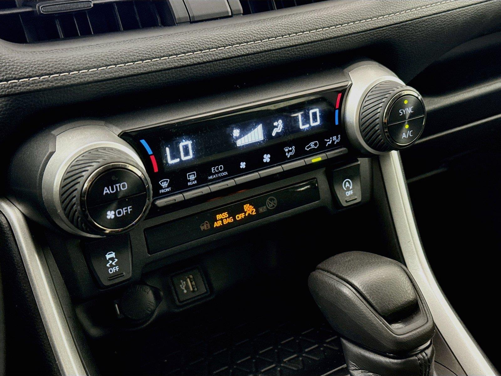 2024 Toyota RAV4 XLE photo 23