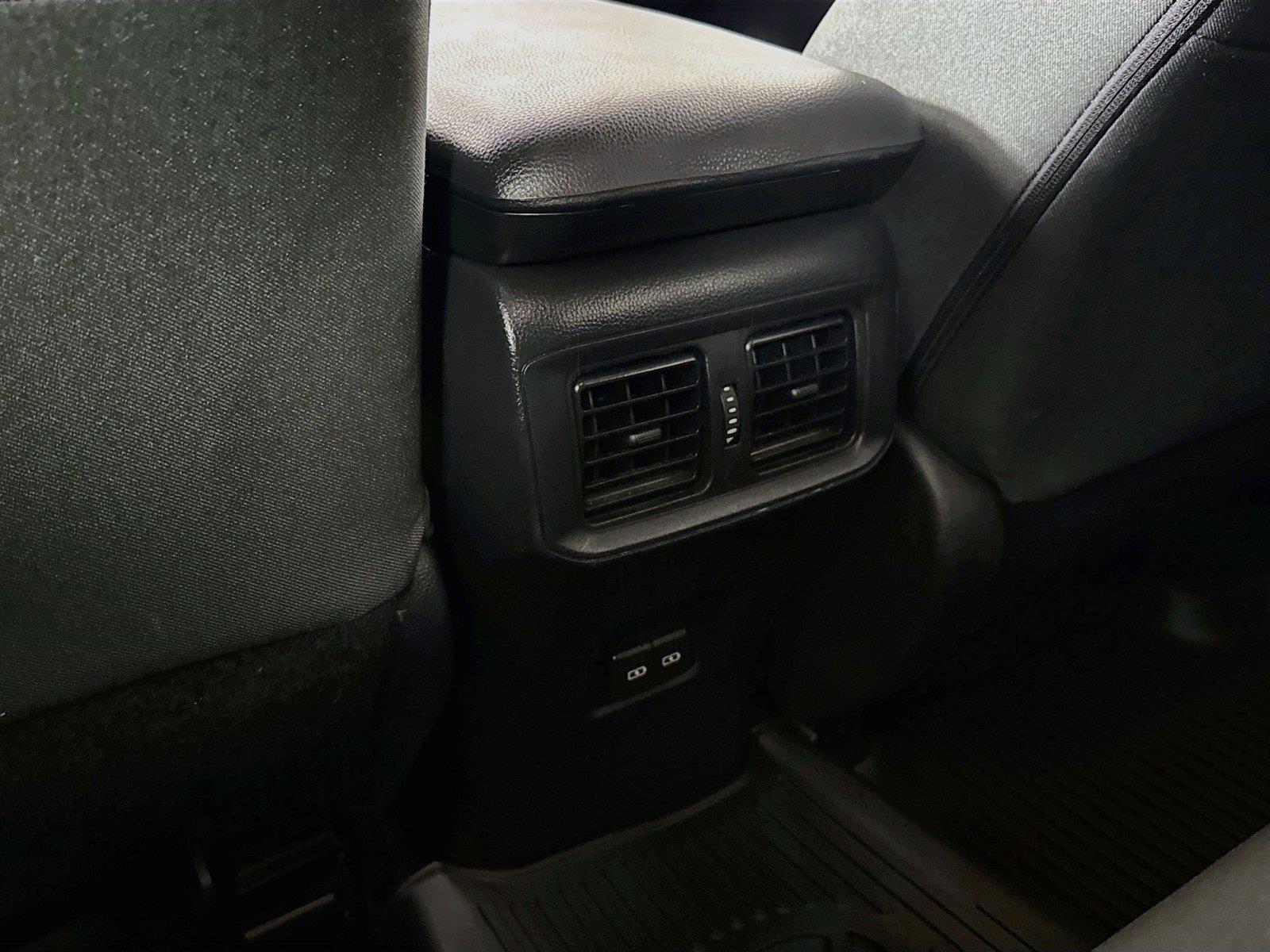 2024 Toyota RAV4 XLE photo 32