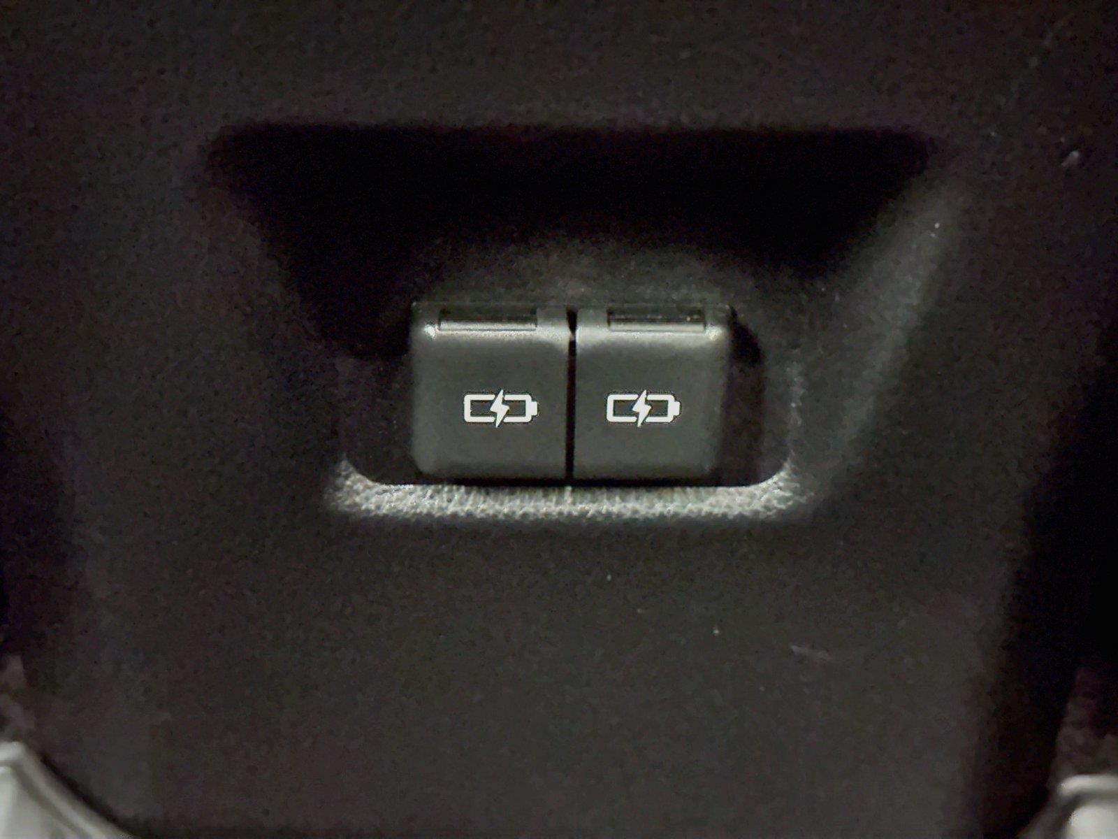 2024 Toyota RAV4 XLE photo 34