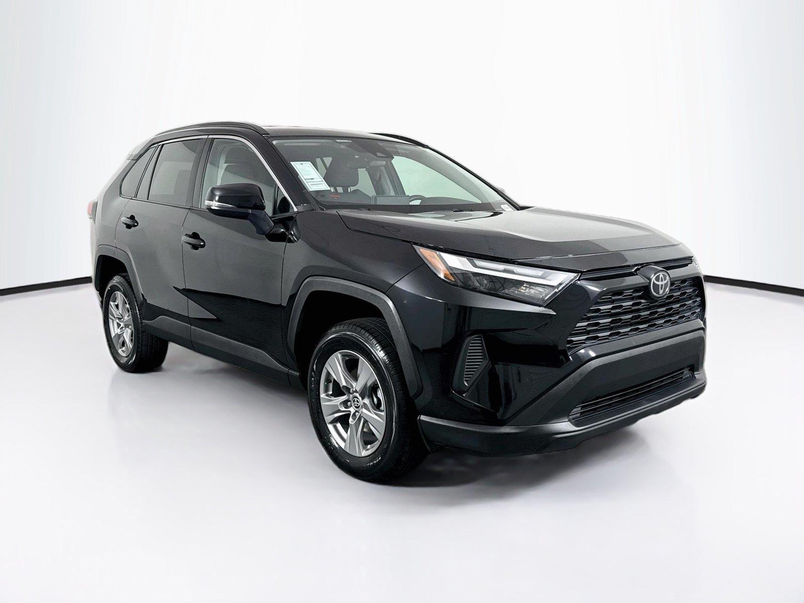 2024 Toyota RAV4 XLE photo 8