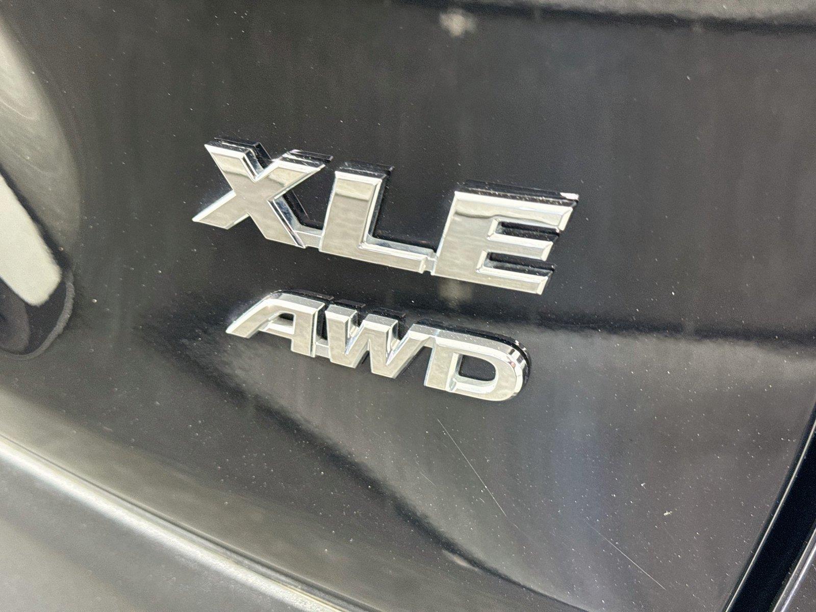 2024 Toyota RAV4 XLE photo 13