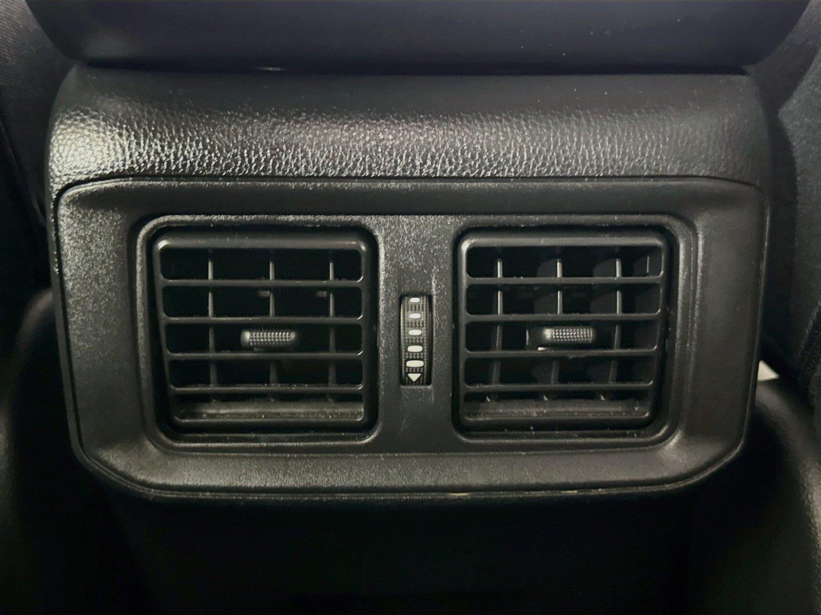 2024 Toyota RAV4 XLE photo 33