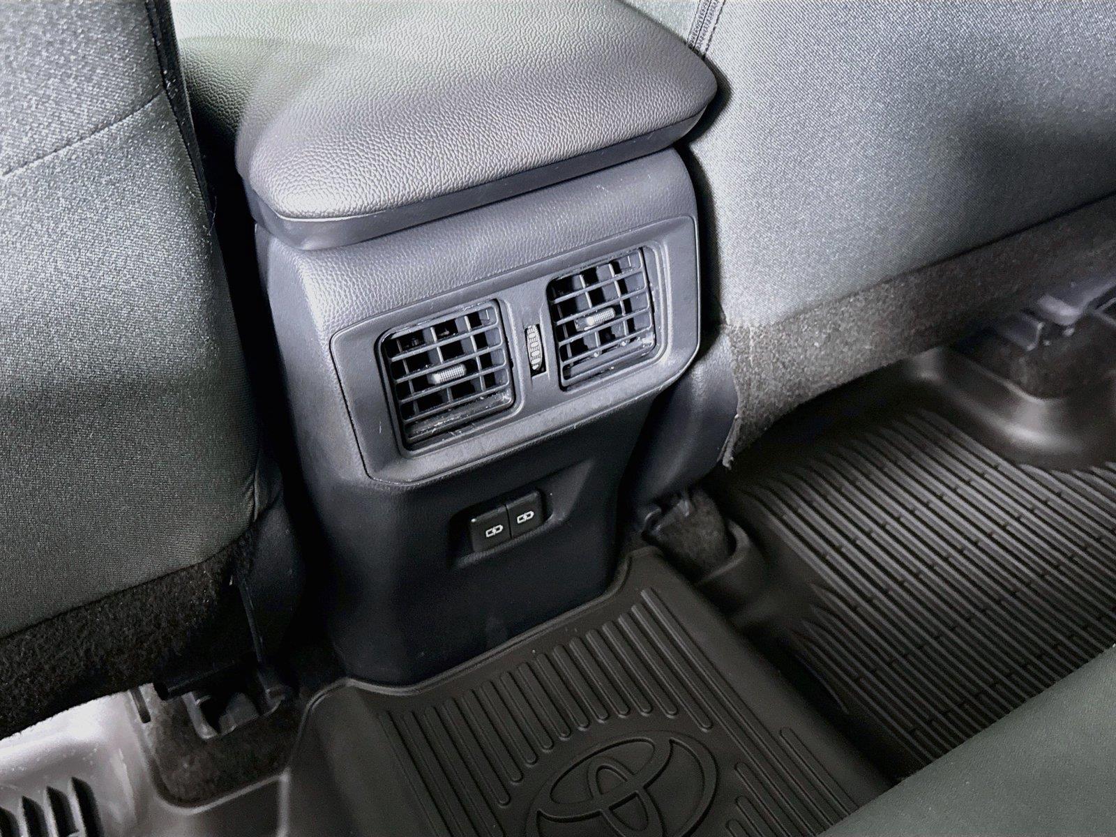 2025 Toyota RAV4 XLE photo 34