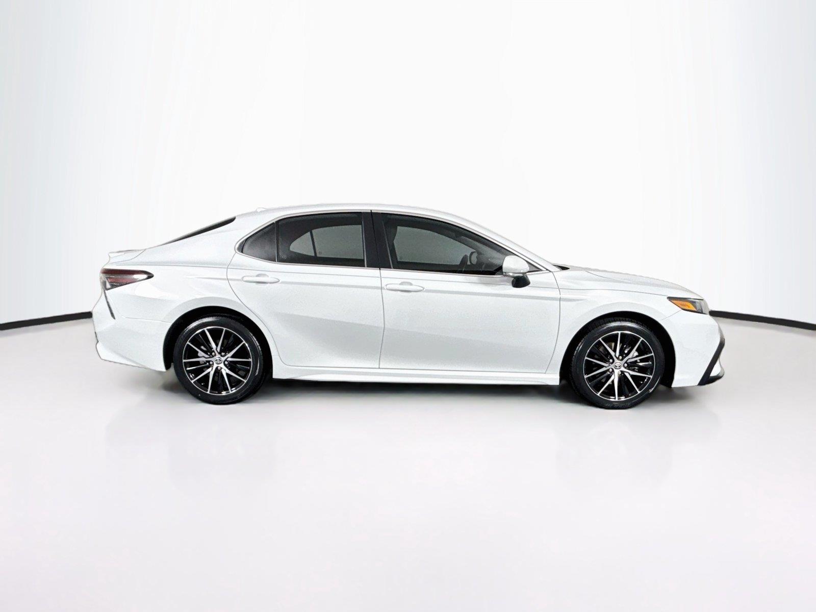 2024 Toyota Camry SE photo 8