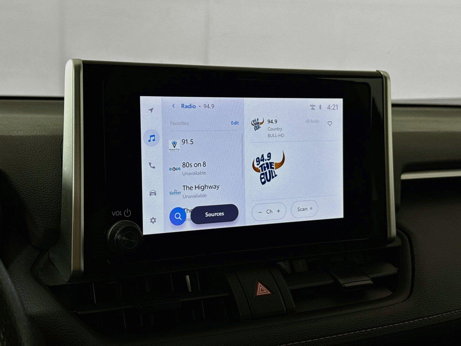 2025 Toyota RAV4 XLE photo 21